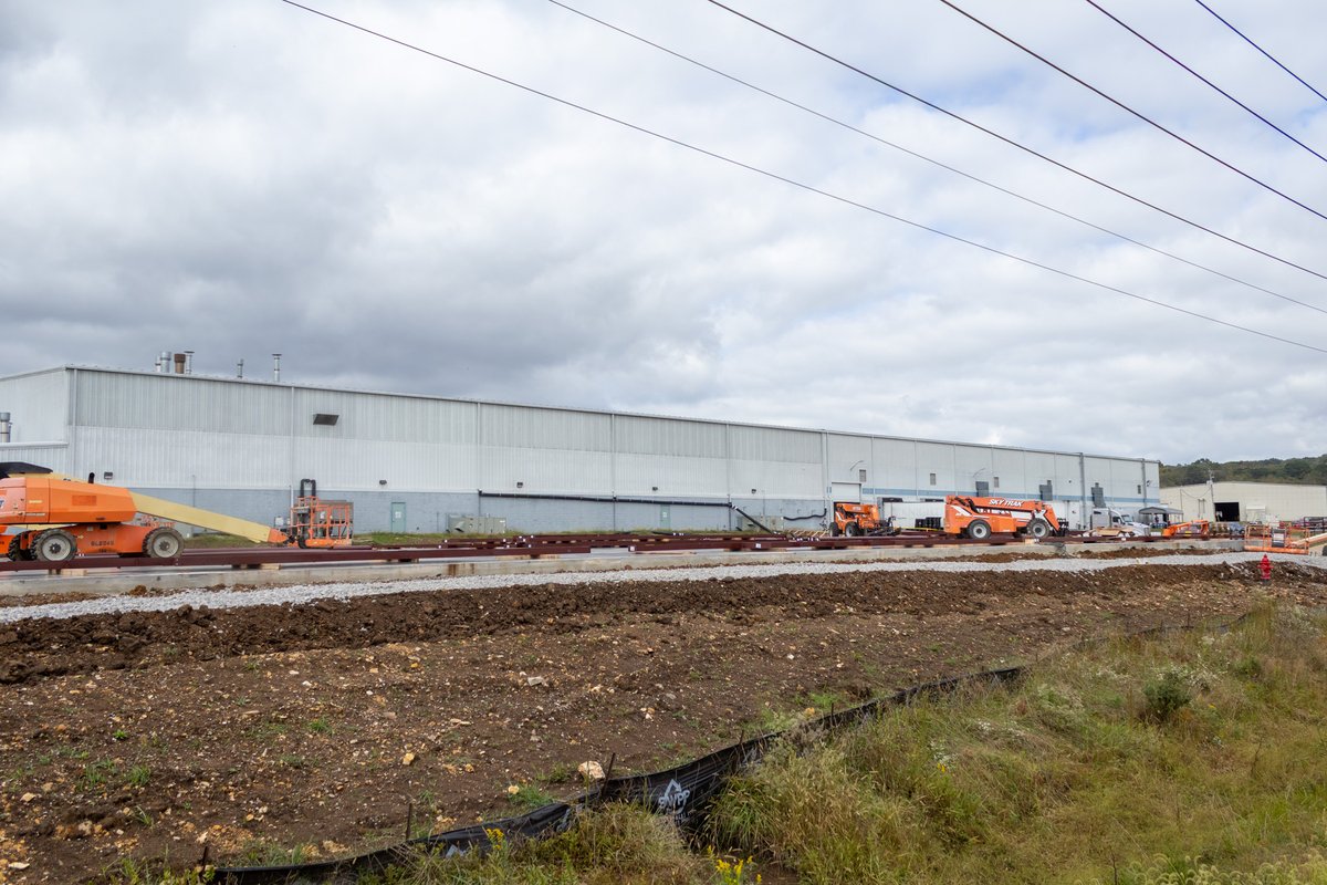 The Luxit Warehouse Addition is taking shape as structural steel goes up—an exciting milestone in this expansion project!

📍 Pulaski, Tennessee 

#BrindleyConstruction #WeBuildExcellence #PulaskiTN #ConstructionProgress #SteelGoingUp #WarehouseExpansion #TennesseeConstruction