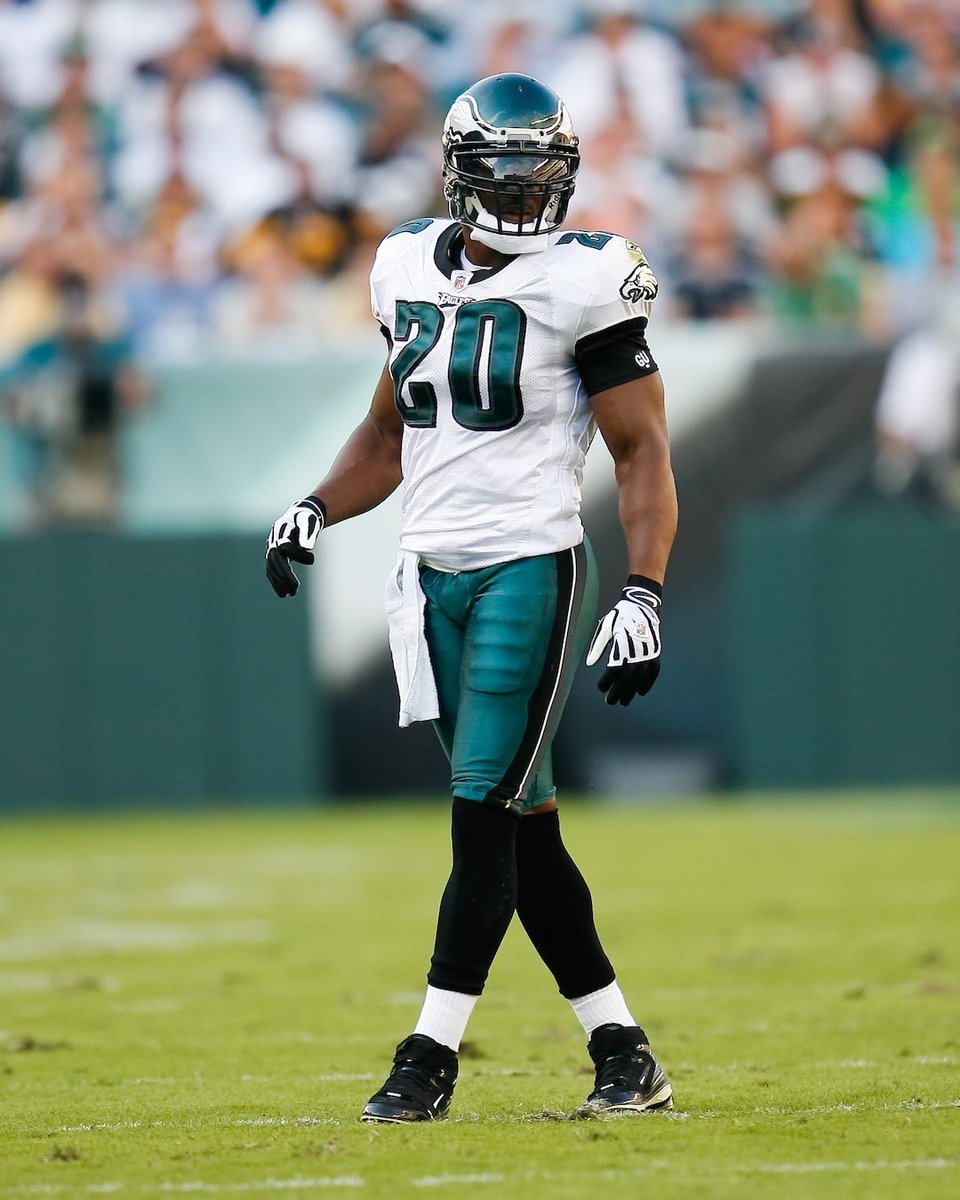 Happy birthday to one of the best Eagles in history 🦅