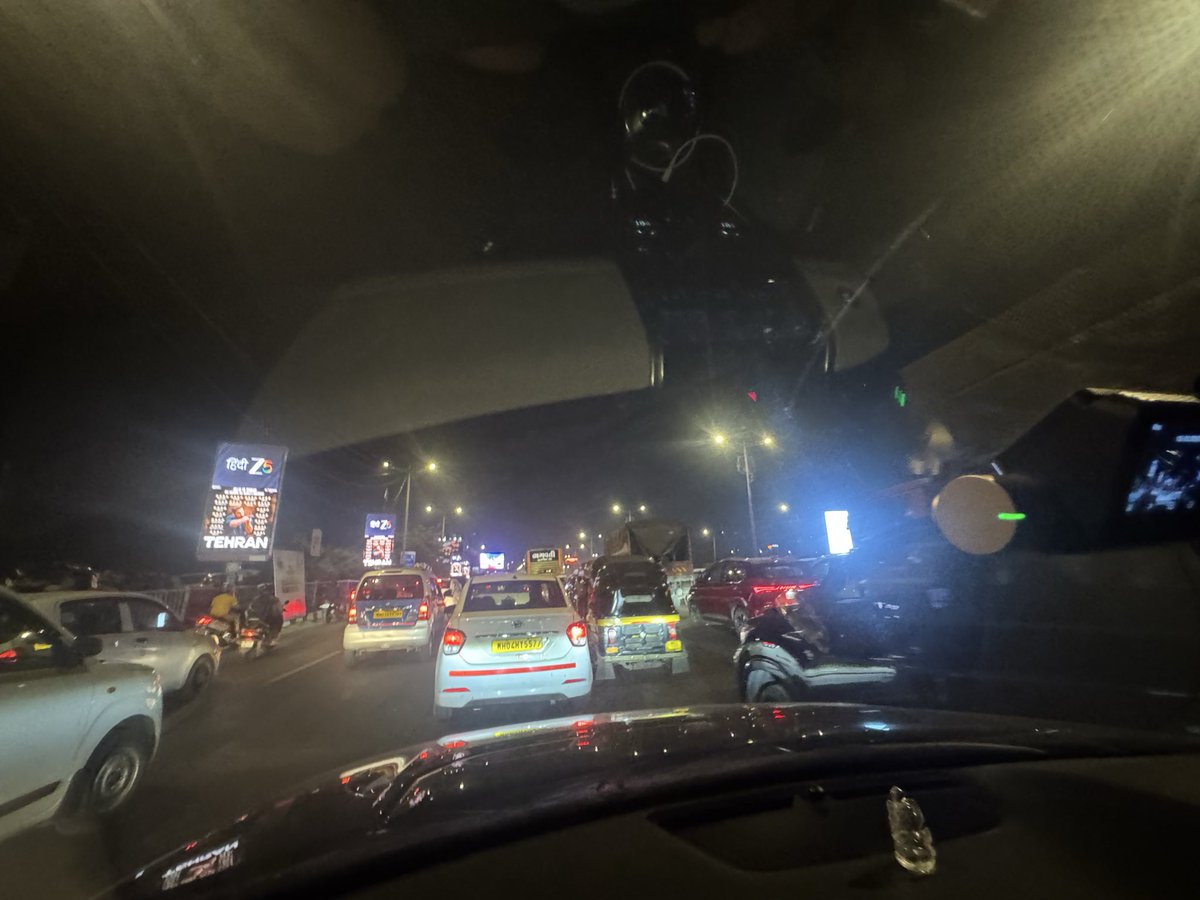 RudrapriyoR's tweet photo. @MTPHereToHelp  how is it that even at 9.30pm at night we have this level
Of congestion on Western Express Highway near Vakola Flyover? It’s an everyday affair at any time post 3 pm. Please do a traffic manage study and solve this. @CPMumbaiPolice https://t.co/EzQELedtxJ