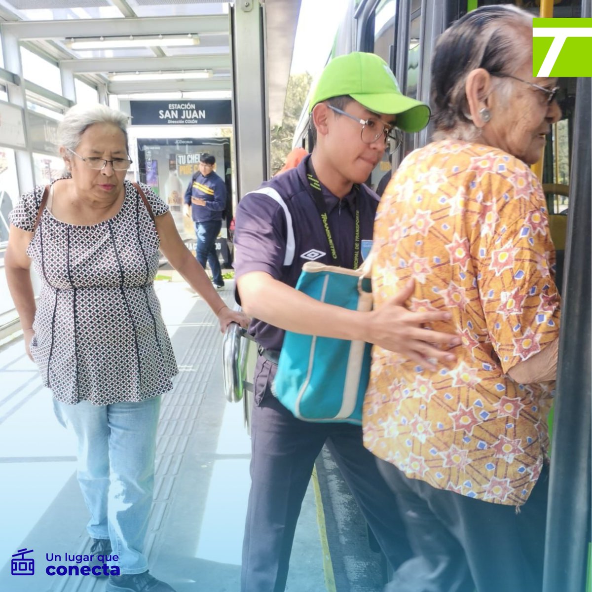 Nuestros #GuíasCiudadanos y jóvenes becados están comprometidos con brindar el mejor servicio 🤝💙
Ante cualquier situación, no dudes en acercarte a ellos. Siempre están listos para orientarte y apoyarte en tu viaje. 🚊✨
#CulturaTransmetro #MeVoyEnTransmetro #MuniGuateAlFrente