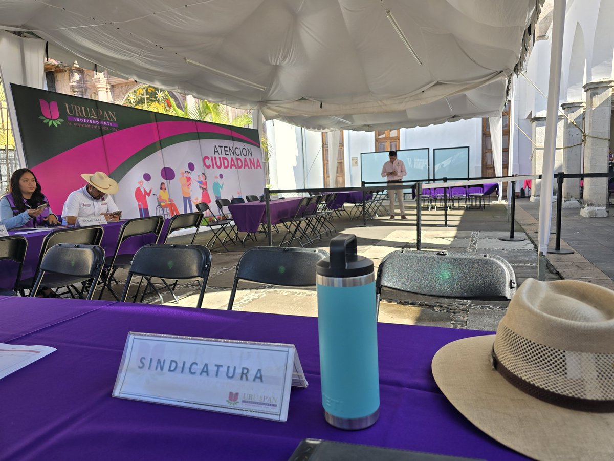 Lic_omar_hm's tweet image. Hoy inicia el presidente municipal, licenciado Carlos Manzo con la acostumbrada atención ciudadana desde las 10 de la mañana, todo el día.

Los esperamos todo el gabinete del sombrero para atenderlos con absoluto gusto. 🦺🤠🏛🏢🏫🇲🇽

#ElPoderRegresaAlPueblo #CarlosManzo