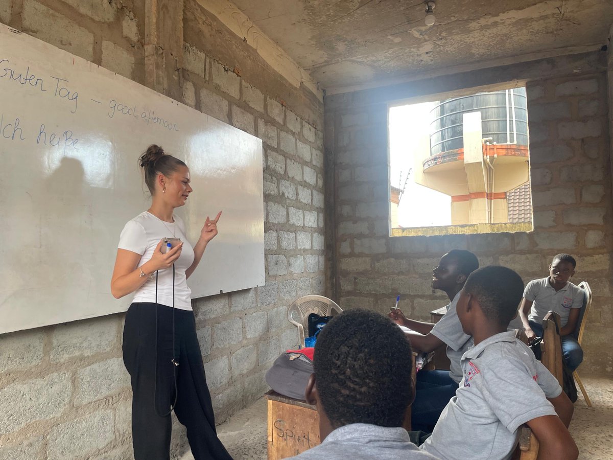 Fafaliorg's tweet image. 🇩🇪 Nadja is making an impact! 🙌
Through our partnership with @AFSIEPGhana, she’s teaching German at Jerremite International School — inspiring students and expanding their global horizons. 🌍
Danke, Nadja! 👏

#Fafali #AFS #GermanLanguage #Education #VolunteerImpact #TravelX25