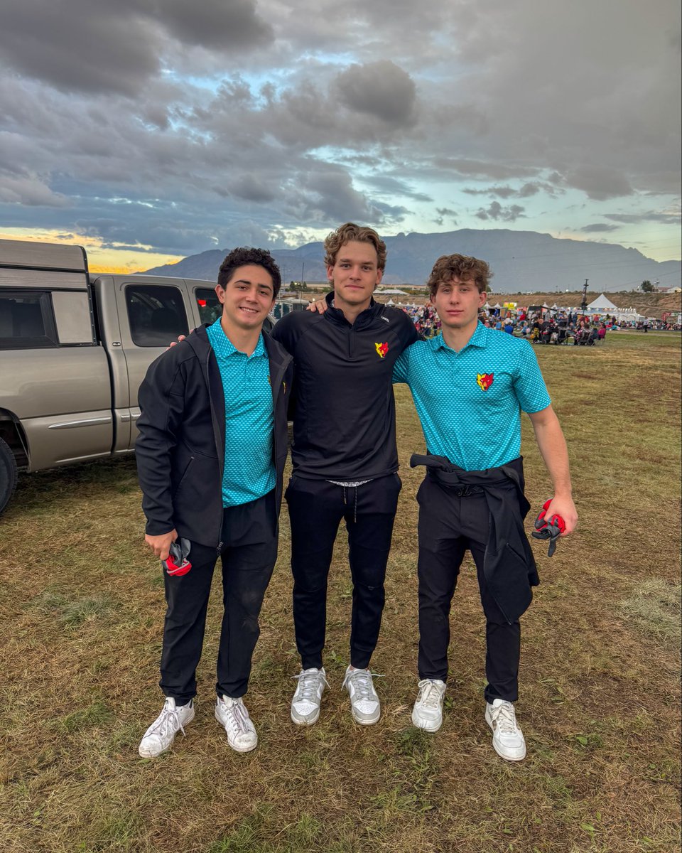 NMIceWolves's tweet photo. One of the best things about junior hockey in New Mexico is the experience! We got the help out with the Balloon Fiesta’s balloon glow this last week and it was a great time! 🎈 https://t.co/Wx8e8ajvku