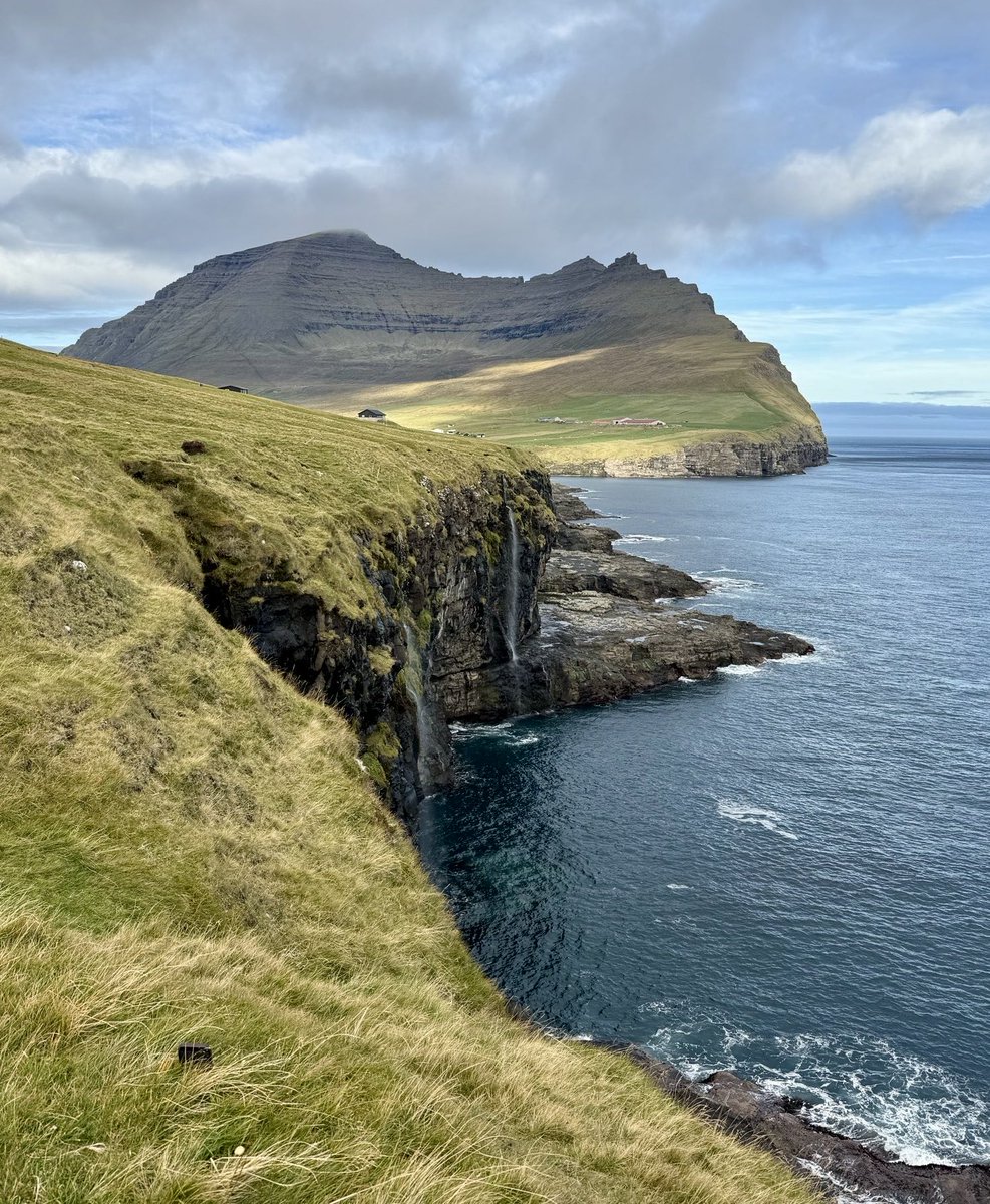 HMNBDevonport's tweet photo. 👀Here’s the spectacular view that @HMSSomerset has been enjoying whilst on a brief stop in the Faroe Islands. The ship’s company received a very warm welcome before sailing away today.
#OfficeWindow https://t.co/96RBYj17hF