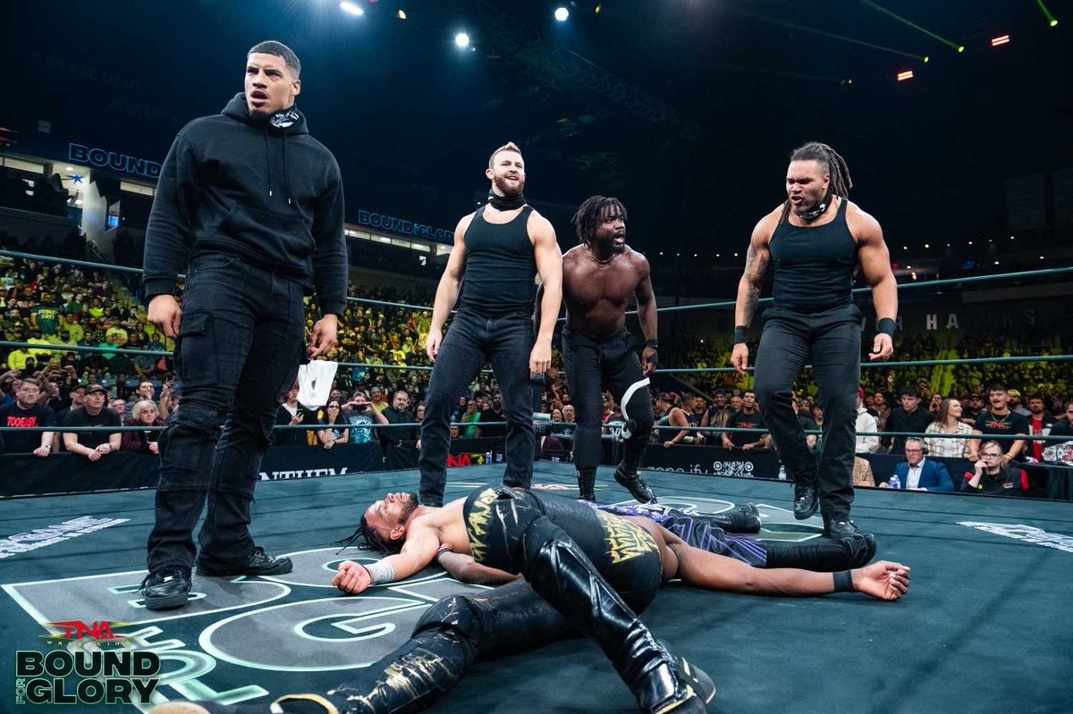 Osiris_WWE's tweet image. lots of grown men crying 😭