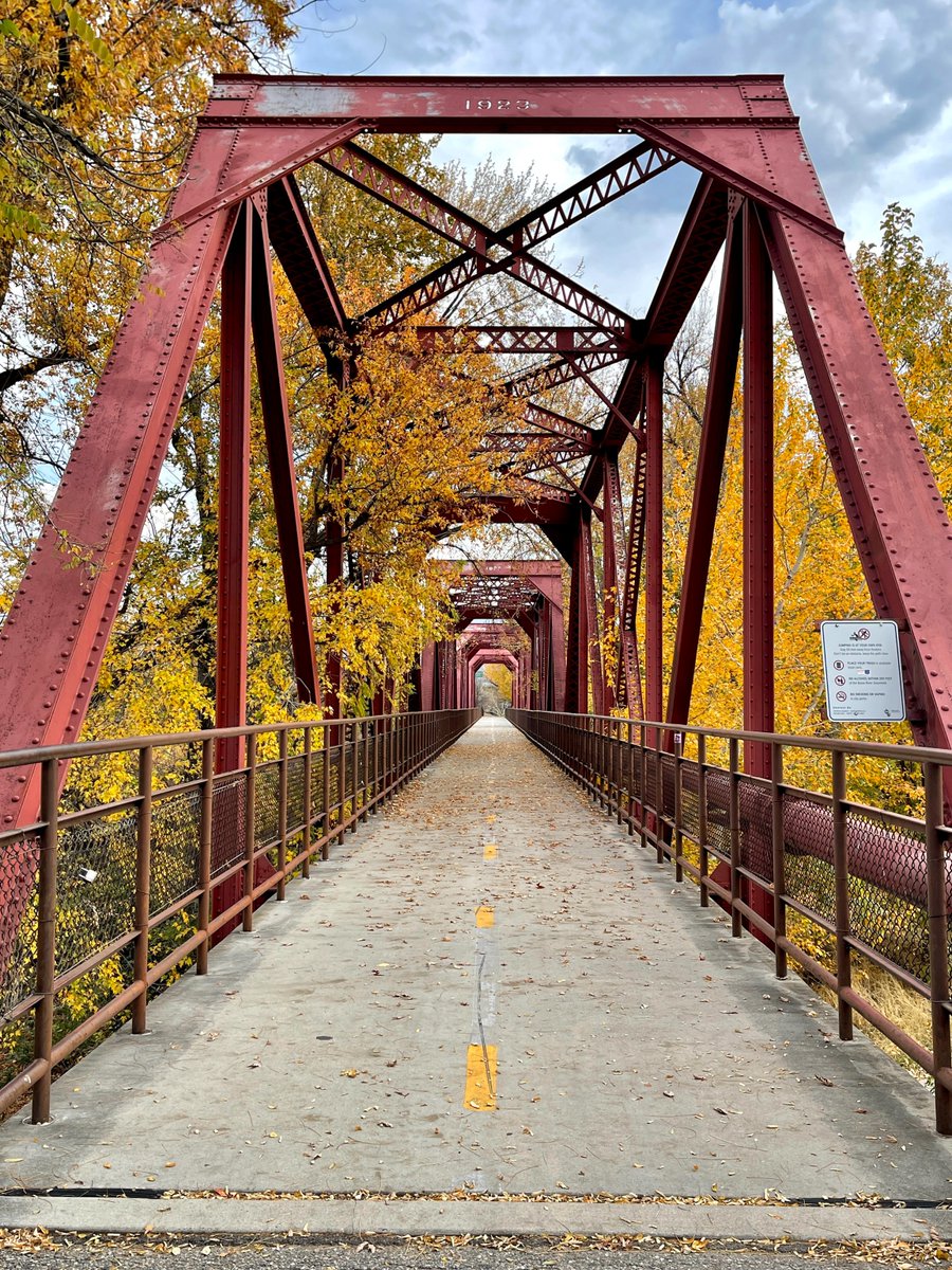 WHAT TO DO IN BOISE THIS WEEK: 
🍃10/16-10/19: Dracula: Comedy of Terrors @ Boise Little Theater
🍃10/17-10/26: Taste of Downtown Boise
🍃10/18: Linen District Fall Festival @ Grove St. (between 14th &amp; 16th)

Find more events at visitboise.com/events