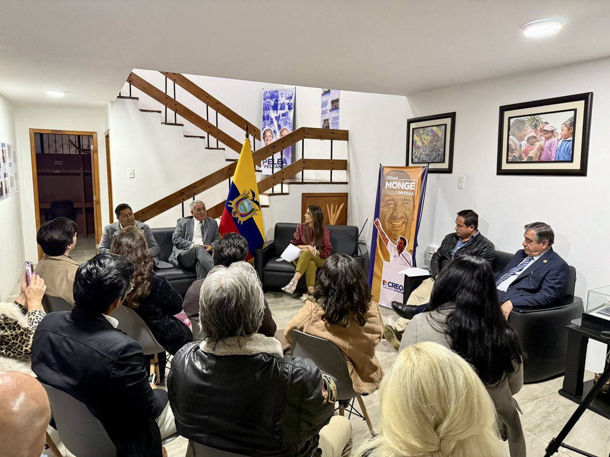 🗯️ #MiércolesSinFiltros | Hablar sobre una posible nueva Constituyente no solo nos enriquece como país, sino que también nos empodera como ciudadanos 💪 para tomar decisiones coherentes y responsables sobre el futuro del Ecuador.🇪🇨 

En este espacio de diálogo 🗣️ contamos con la