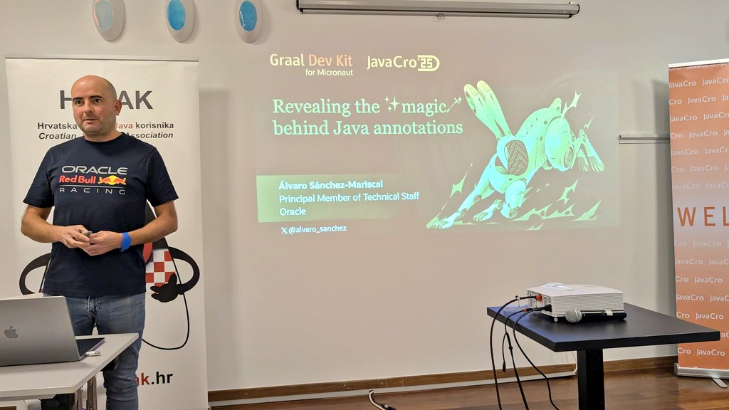 vilojona's tweet image. A very interesting talk about Annotations at @JavaCro #javacro25 by @alvaro_sanchez