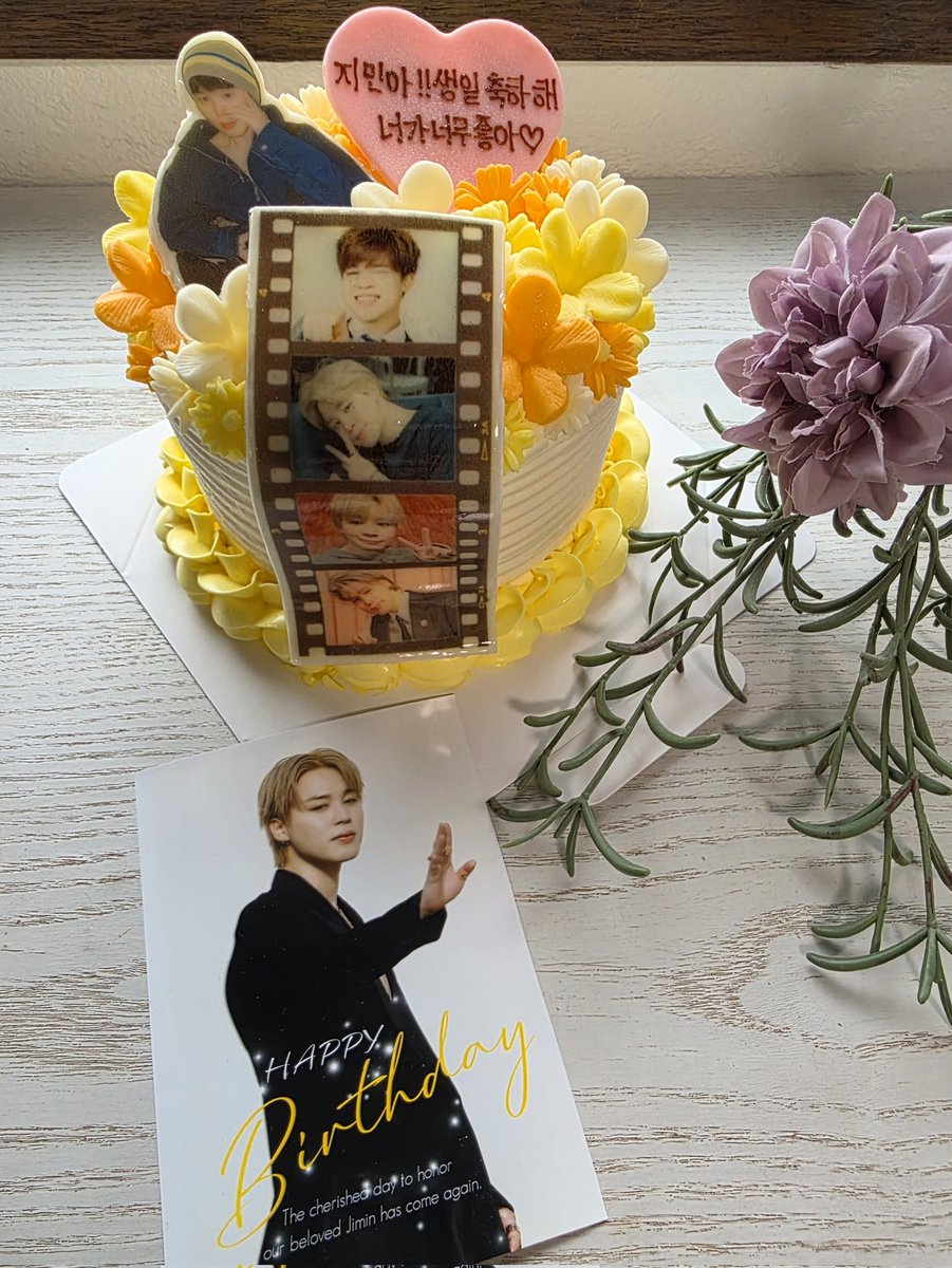 gaji751's tweet image. Happy Birthday Jimin 🥳
The world admires you,
You are our pride✨️
#CakeForJiminContest @jiminiemelody
#HappyJiminDay 
#OurMuseJimin 
#30YearsOfKindness
