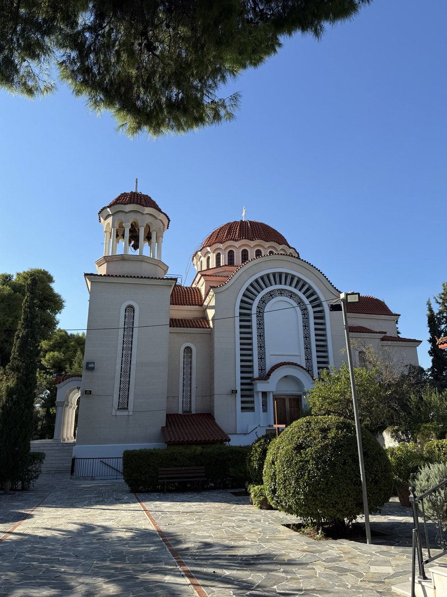 Еда, коты, архитектура, короче всё что надо. 
P. S. Не знала что и здесь едят улиток