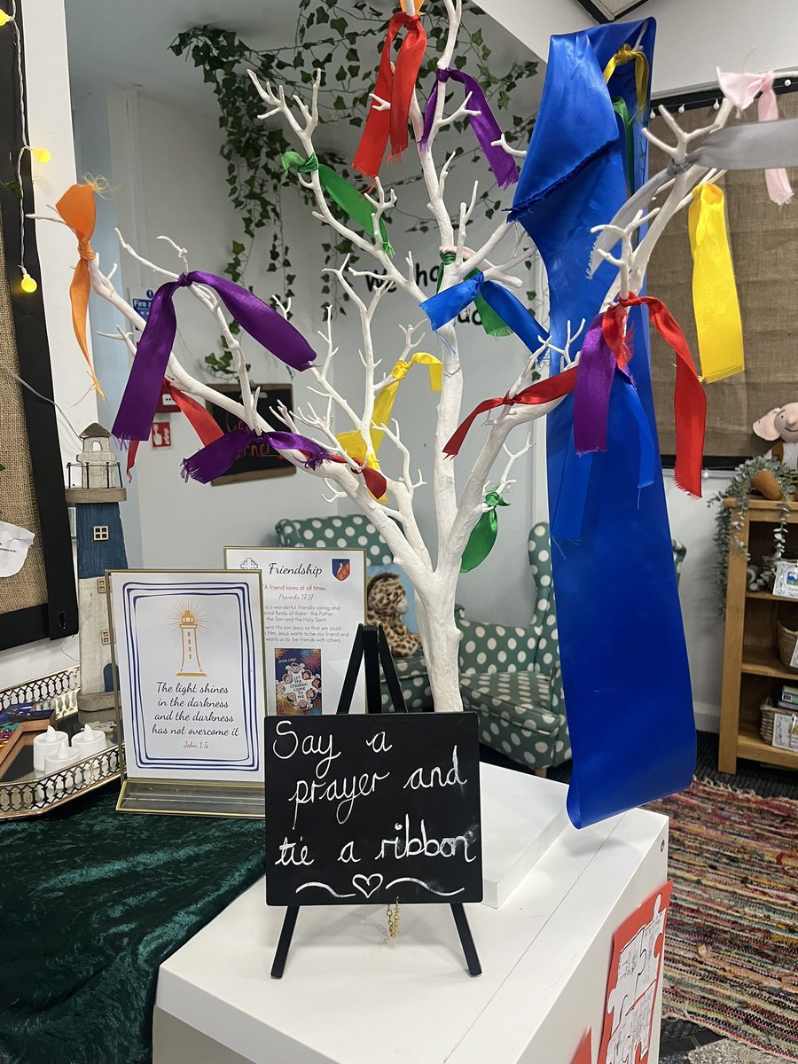 We had a new resource today to help guide our prayers. The children are really starting to pray with such deep and individual meaning now. Well done Prayer Club ❤️🙏🏼 #prayerclub