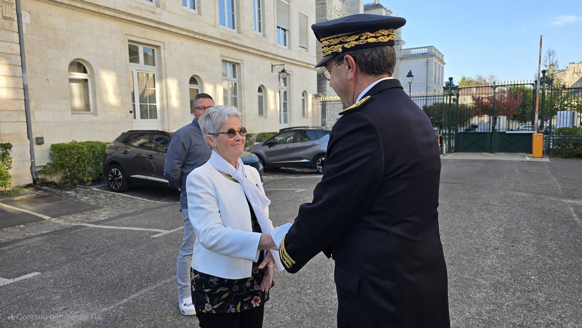 #Cérémonie | 🏅 À l'occasion de la journée nationale de la Résilience, Maurice BARATE, préfet du Cher a remis deux médailles de la sécurité intérieure et quatre médailles pour acte de courage et de dévouement.
Félicitations aux six récipiendaires 👏👏👏