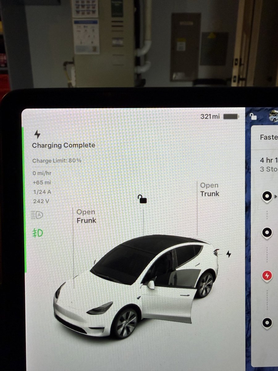 TeslaDylan's tweet image. Very impressed with our 2021 Model Y battery replacement. The process was very easy and we just charged the battery to 100% before a road trip and it says it has 321 miles capacity which is more than the original battery ever said.