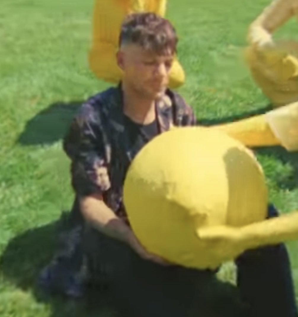LWTReports's tweet image. How Did I Get Here Tour Outfit Inspiration: 
#Lemonade by @Louis_Tomlinson