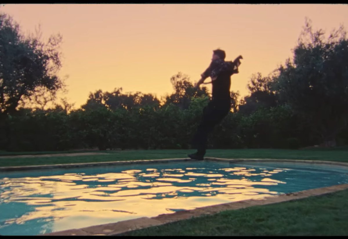 oopsitstini's tweet image. IT’S SO FUCKING GOOD?????? HIS BEST MV YET???????? THE POOL JUMP?????? ARE YOU KIDDING
#lemonade