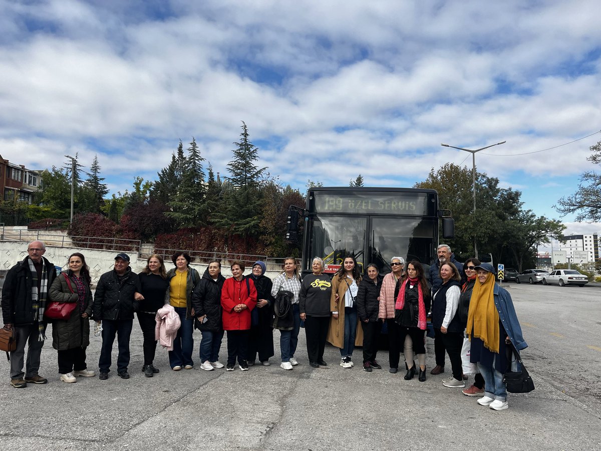 “13 Ekim Ankara’nın Başkent Oluşu” sebebiyle üyelerimizle birlikte; Ankara’nın tarihi değerlerinden Hacı Bayram-ı Veli Cami ve Hamamönü sokaklarında gezi etkinliği gerçekleştirdik. 

13 Ekim Ankara’nın Başkent Oluşu kutlu olsun! 🇹🇷
<a href="/mansuryavas06/">Mansur Yavaş</a> 
<a href="/ankarabbld/">Ankara Büyükşehir</a> 
<a href="/yaslev/">yasemin eraslan</a>