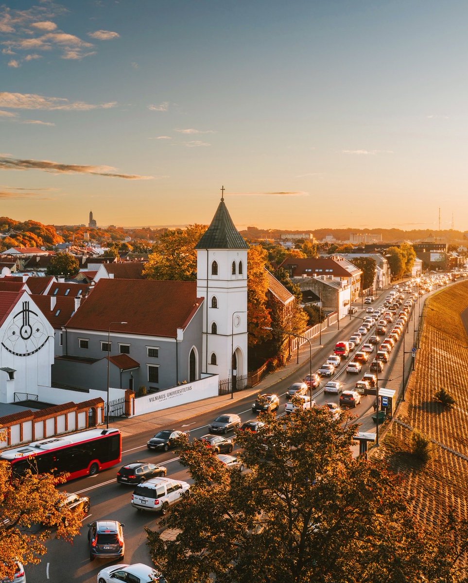 #Kaunas #Lithuania #Lietuva #dronas #Mavic4 #mavic4pro #drone #kaunasaerial #ruduo2025 #djimavic4pro #autumn2025 #hasselblad #hasselbladdrone #senamiestis #rytas #kaunasoldtown #rushhour