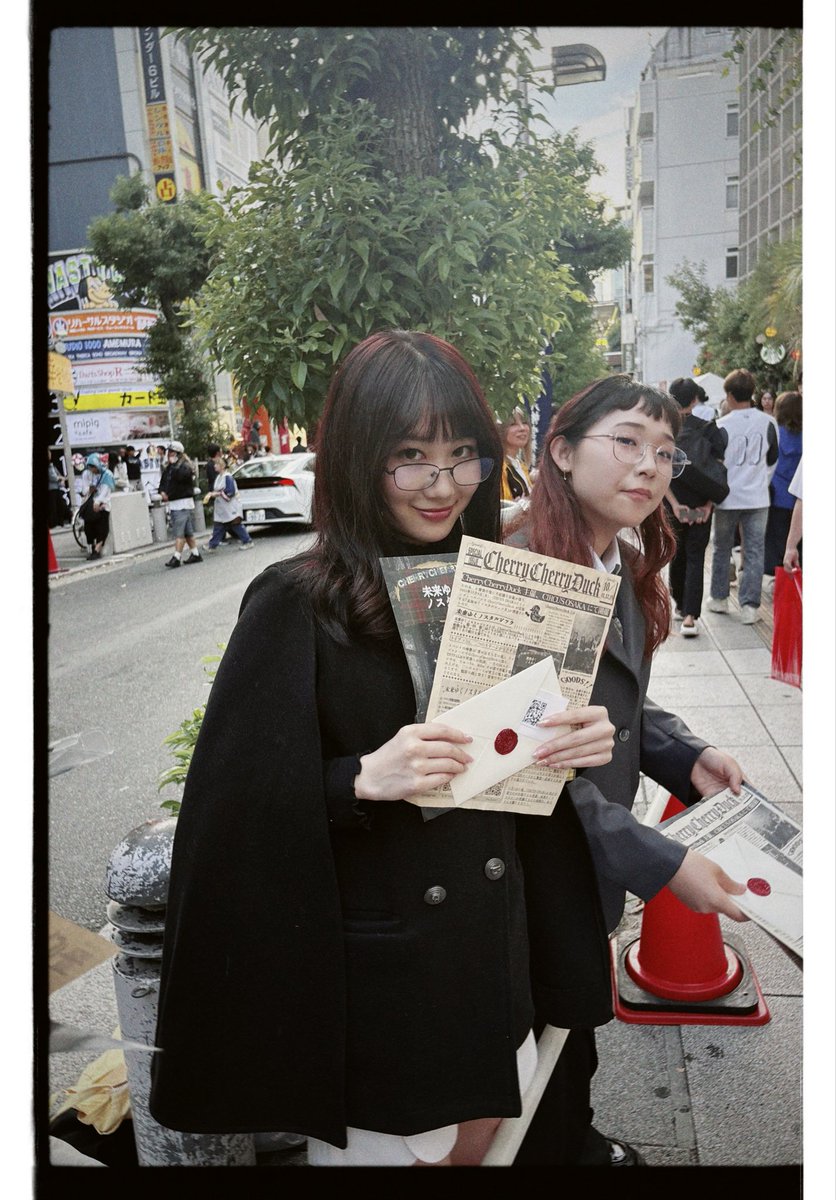 ˖ .𝐓𝐡𝐚𝐧𝐤𝐬˖ . ݁₊

ミナミホイールの3日間、
手の中に残るインクと香りを添えて、
新聞と招待状と歌詞カードを配っていました。
12月9日、自主企画です。

この紙たちが届いた人へ、是非お越しください。