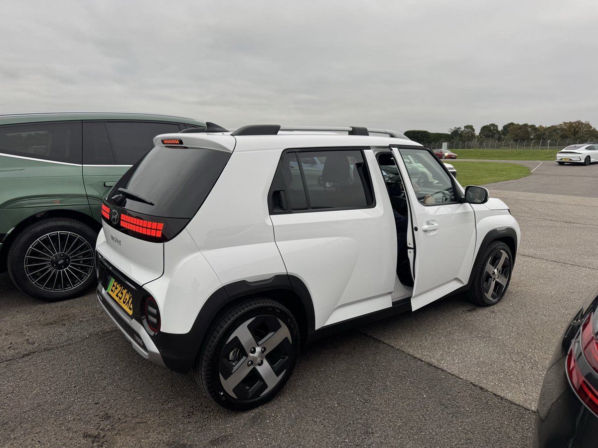greenstripshow's tweet photo. @graeme_cobb @olddiesel No you didn’t that’s why I didn’t realise you weren’t a fan but that’s the great thing about car design there’s something for everyone, I love small cars that are big on the inside hence the @Hyundai_UK_PR @Hyundai_UK #insterEV is the most perfect replacement for my #eUP #RTWev80 https://t.co/0yZT6uQVJN