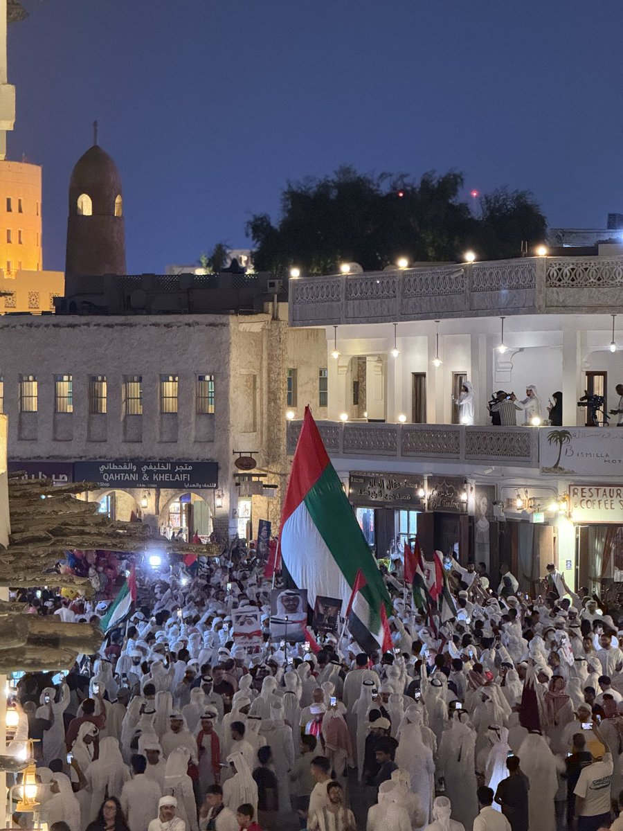 أجواء رائعة تصنعها جماهير الأبيض في سوق واقف 
قبيل المواجهة المرتقبة والحاسمة أمام نظيره القطري غداً!