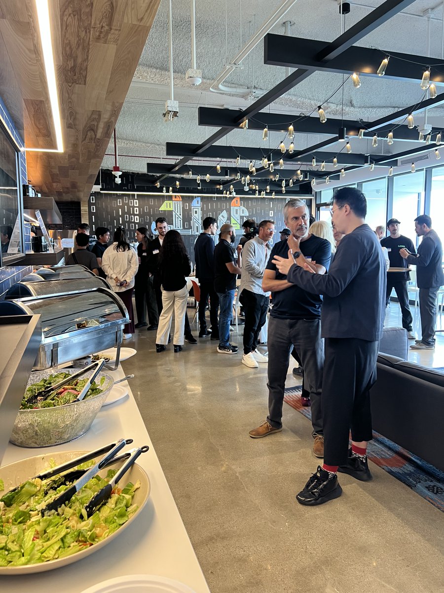 Techweek_'s tweet image. Frontier innovation took center stage at the Investors at the Cutting Edge Luncheon in LA ⚙️🤖
Hosted by @ActuateVentures, @mercury, @OrbitalSays, @OffitKurmanLaw
— conversations spanned robotics, drone tech, space tech, supply chain, ecosystem building, and how regional hubs…