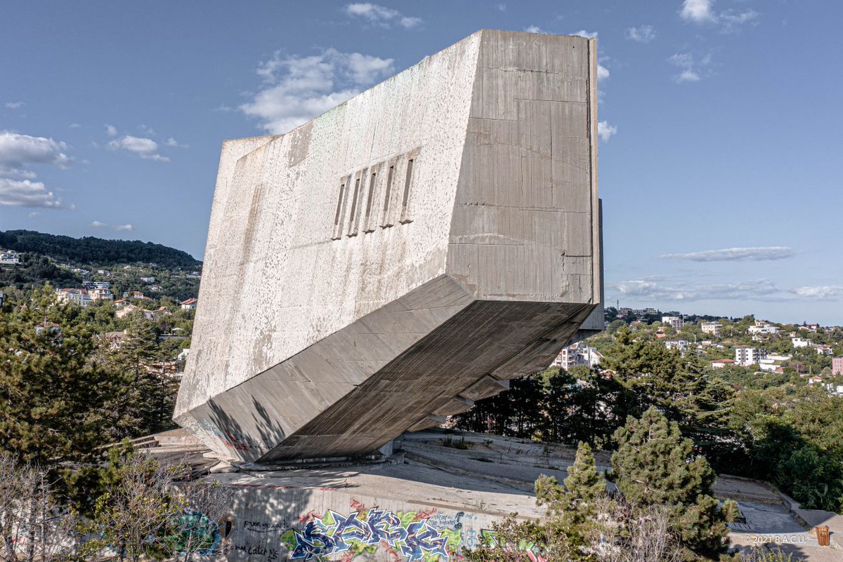 Park-Monument to the Soviet Army,(also known as the Park Monument of the Bulgarian-Soviet Friendship)
Varna, Bulgaria.
Built in 1975
architect Kamen Goranov
sculptors Alyosha Kafedzhiiski and Eugene Barumov
(c) BACU 2022
Photo Dumitru RUSU #SocialistModernism