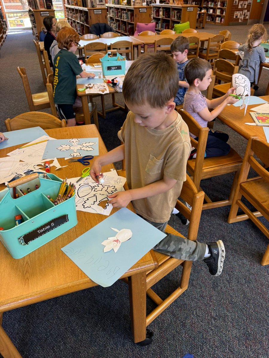 MrsLibraryLady8's tweet image. This week, our Kindergarten class explored &quot;Leaf Man&quot; by Lois Ehlert. Inspired by the book, the students crafted their own leaf creations, coloring them into butterflies and frogs. Their imagination was a joy to witness! 🌿🦋 #KindergartenArt #CreativeKids