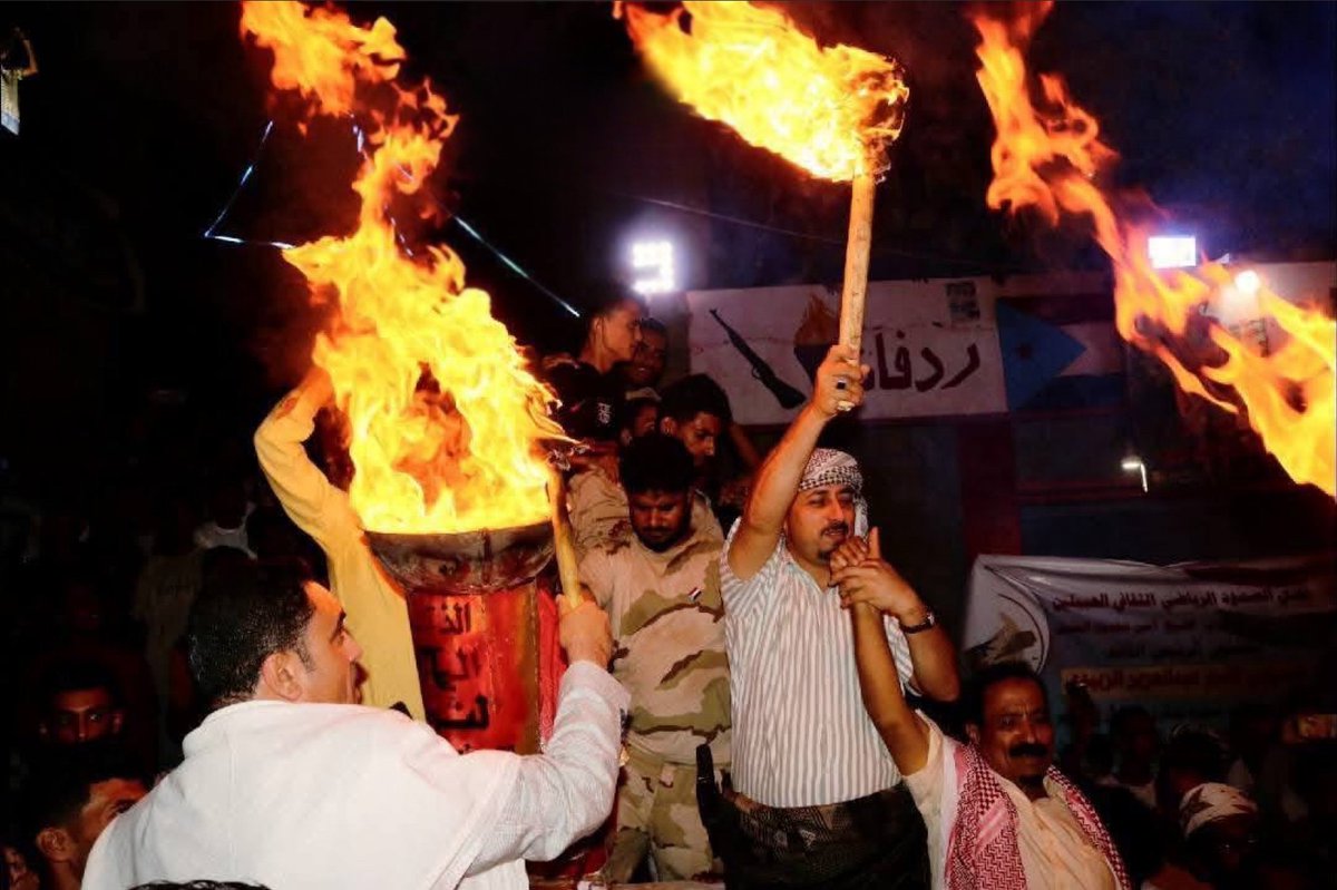 نحيي بإجلالٍ وتعظيمٍ وتمجيدٍ أبطالَ ثورةِ أكتوبر من الآباء والأجداد، معاهدين إياهم، مؤكدين لهم ولشعبنا أننا ماضون على درب ثورة أكتوبر، نرود دروب النضال الرهيب ويصحبنا النصر أنا مضينا بقيادة الرئيس القائد عيدروس بن قاسم الزبيدي.

نحييهم ومن حملوا الراية من بعدهم، فكلُّ المعارك