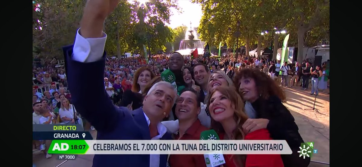 Emotivo, participativo, inolvidable. <a href="/adirecto/">Andalucía Directo ❎</a> en estado puro. 💚💚💚 #7000AD y que sean muchos más 🎂🎉