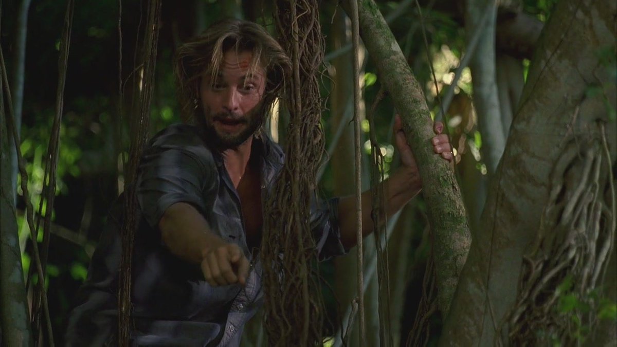 everydaylostt's tweet photo. Sawyer hits the case against a rock unsuccessfully while Kate Austen steals it. Then, she talks to Jack about opening it. https://t.co/G8cSqhWhw1