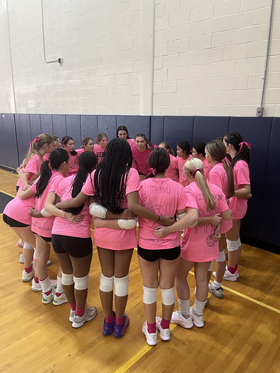 🏐💗 Our hats off to <a href="/NeedhamGirlsVB/">NeedhamGirlsVball</a> for an amazing Dig Pink event! Their dedication and energy helped raise $4,000 for breast cancer awareness &amp; research, all while uniting the community in pink solidarity. 🎀 #miaaserves teamup4community.org/event/needham-…
