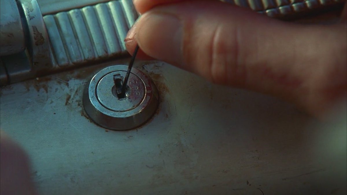 everydaylostt's tweet photo. Sawyer tries to pick the lock on the Halliburton case, but Michael and Hurley make fun of him for trying while they move up the beach. https://t.co/4L24NdEisZ