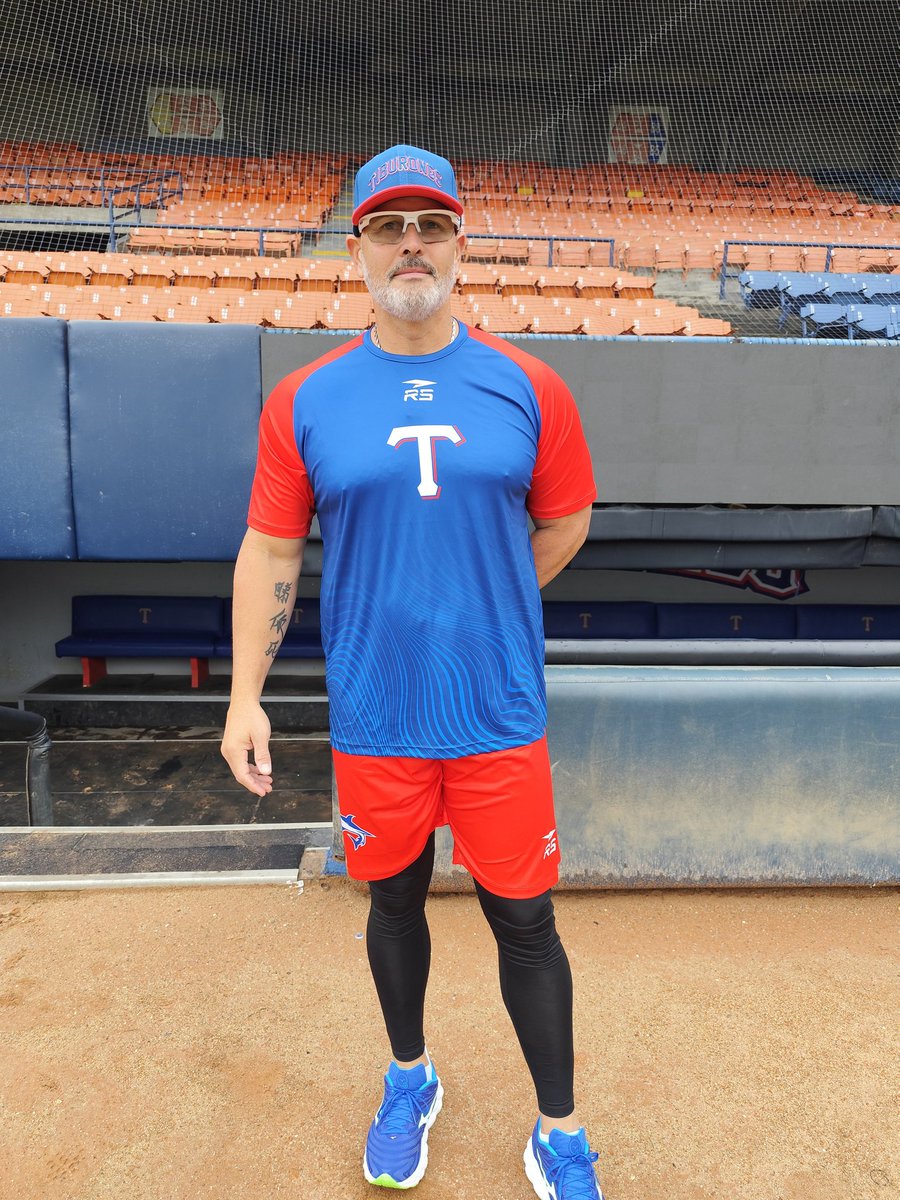 ¡Incorporación en nuestra casa! 🫡🦈

Ramón Hernández, Coach de Banca, se unió al equipo en el Estadio Universitario de Caracas. 🥁🔥

#VamosPaEncima 🥁🦈
#TiburonesSiempre 💯