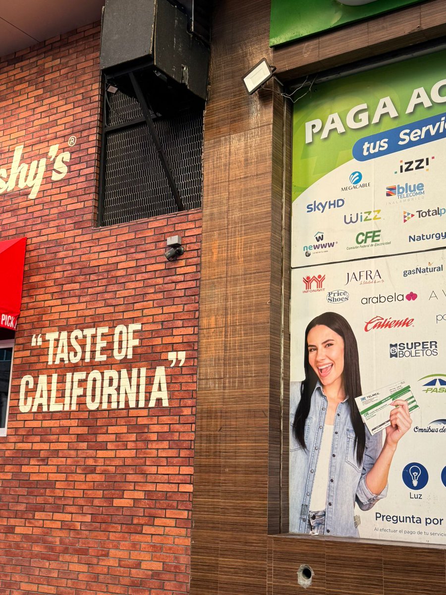 EnlaceDelValle's tweet photo. Solicitamos la intervención de @AlcaldiaBJ @LuisMendozaBJ El restaurante Smashys del valle sigue con ruido intenso del extractor , los vecinos entregamos un escrito a la alcaldía el pasado 27 de agosto seguimos sin respuesta.  Ahora vean la grasa que sale de ese extractor! https://t.co/Y54Pin7oUv