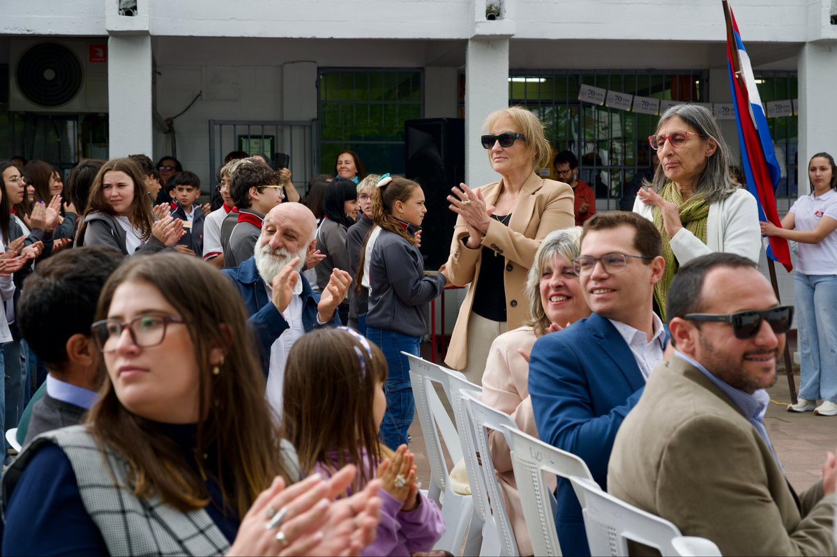 CosseCarolina's tweet photo. Participamos con alegría en la celebración del 70° aniversario del Liceo de Migues, una institución que, desde 1955, ha sido pilar fundamental en la educación, el crecimiento y el desarrollo de generaciones de jóvenes.

Celebrar estos 70 años es también reconocer el compromiso de toda la comunidad educativa, el valor del conocimiento como herramienta de transformación y la importancia de seguir construyendo oportunidades desde la educación pública.