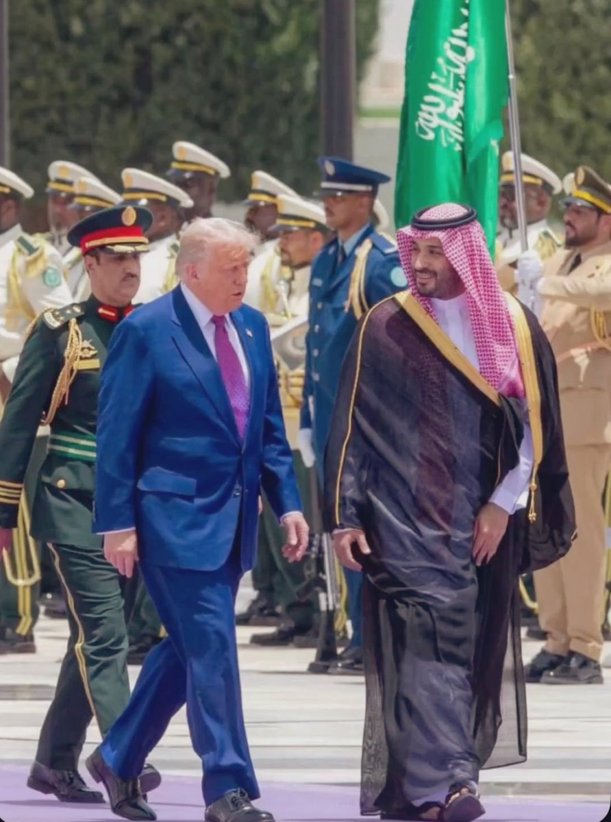 هو من  قام بحل المشكله من جذورها حظوره طاغي رغم  غيابه   في العقول  رجل الأفعال لا الأقوال وإذ قال فعل  وإذ فعل أدهشك  ساد سادات #العالم بحكمه وذكاء  وسلام  هنا 👇🏼👇🏼انتهت قظيه                      #فلسطين  في مرحلتها الاولى                         #محمد_بن_سلمان.