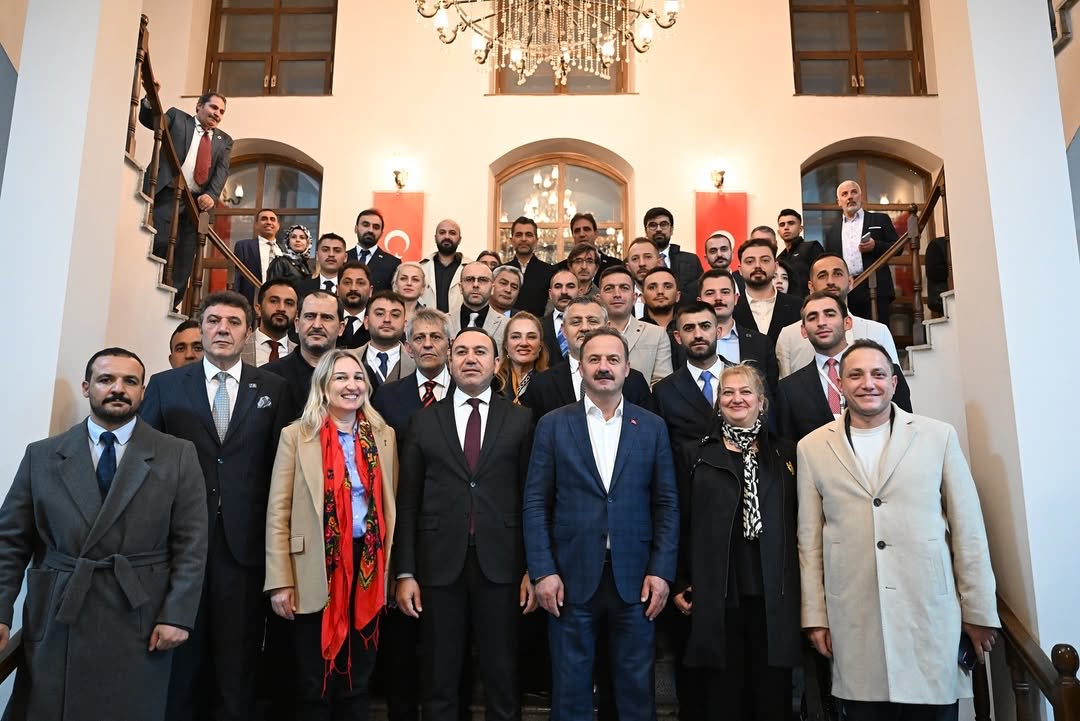 nalofo's tweet image. “Millet kendi kaderini kendisi belirleyecektir.”

1919’da vatanı kurtaran o ruh o inanç, o yürekle Yavuz Başkan’ın yanındayız.
#AnahtarParti @yavuzagiraliog 
#erzurum #dadaş