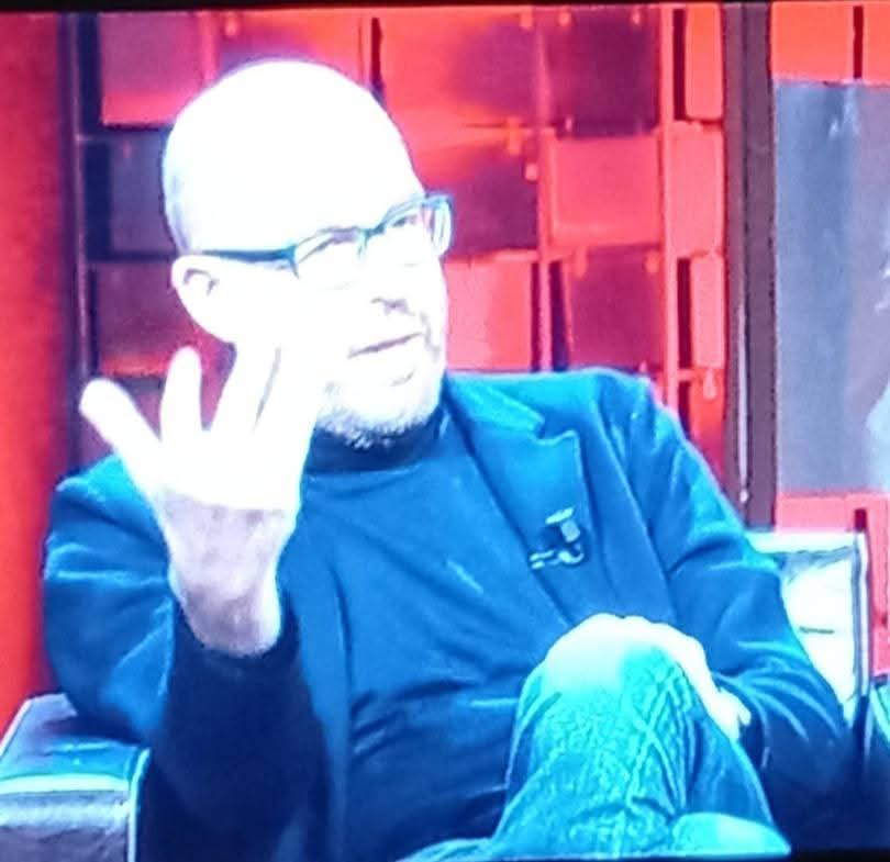 Trovo Massimo Gramellini l'epitome dell'antitelevisività. Fa però quasi tenerezza l'entusiasmo da sfigato della classe che viene invitato - chissà perché - alla festa di compleanno della più desiderata della scuola. (E sua emittenza Augias ha definito imperdibili i suoi libri...)