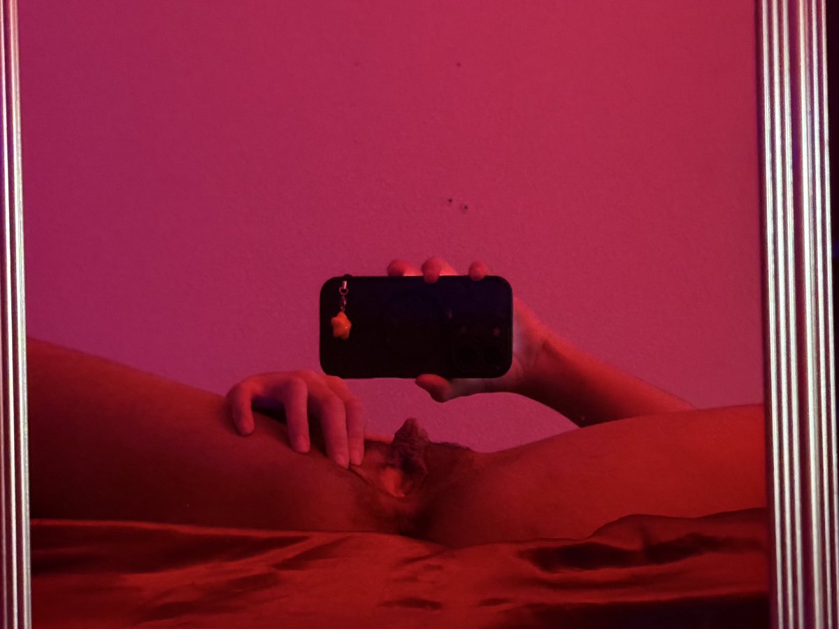 i’m in my new room~ and i have a toy on the way~ new content soon lovelies &lt;3