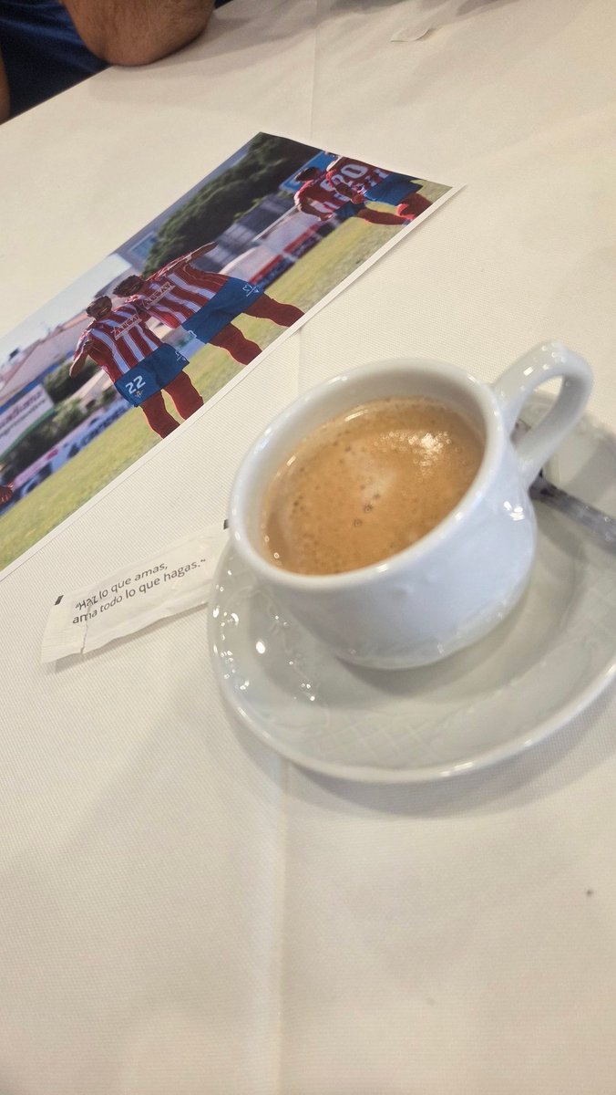 Hace unos años lo vivi desde fuera y hoy por fin puedo decir que lo he vivido desde dentro, increible lo que nos habeis dado hoy afición, un dia inolvidable #JuntosVolveremos