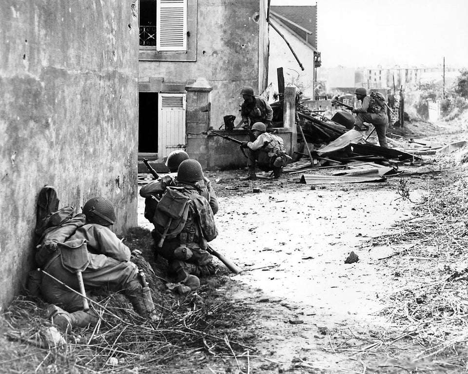 WW2Facts's tweet image. Soldiers of the 2nd Infantry Division "Indian Head" advance under machine gun fire into the outskirts of Brest, France, on September 9, 1944.
#History #WWII
