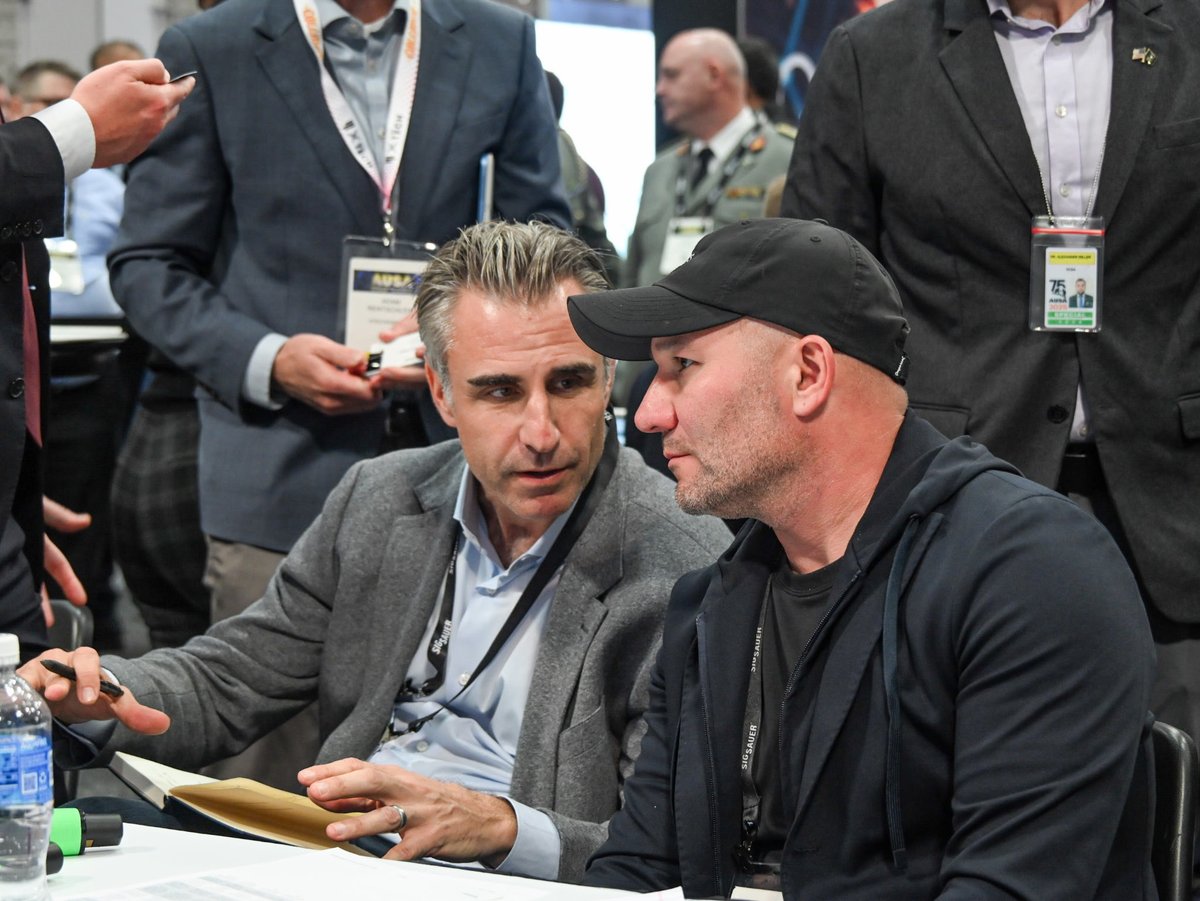 At @AUSAOrg, we launched the first-ever FUZE competition: xTechDisrupt, powered by Y Combinator.
Think Shark Tank, but for Soldier innovation. 

Startups pitch for a shot at $500K. They sprint 30 days to build, then take their tech into the field for real-world testing.

The