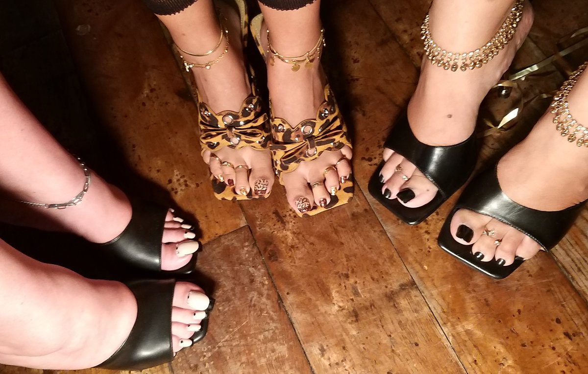 With my fellow beauties at <a href="/pediplaytime/">PediPlaytime</a>. Who's the wildest? It's a tough call! 🤭
From L to R: 
<a href="/taliascutetoes/">Talia Rae 2-4th🇺🇸 -4-13th🇯🇲</a>
<a href="/ExoticGoddess24/">Exotic Foot Goddess, London 🇬🇧🦶👅👑</a> 
<a href="/Prettycinderbel/">Goddess Cindy</a>