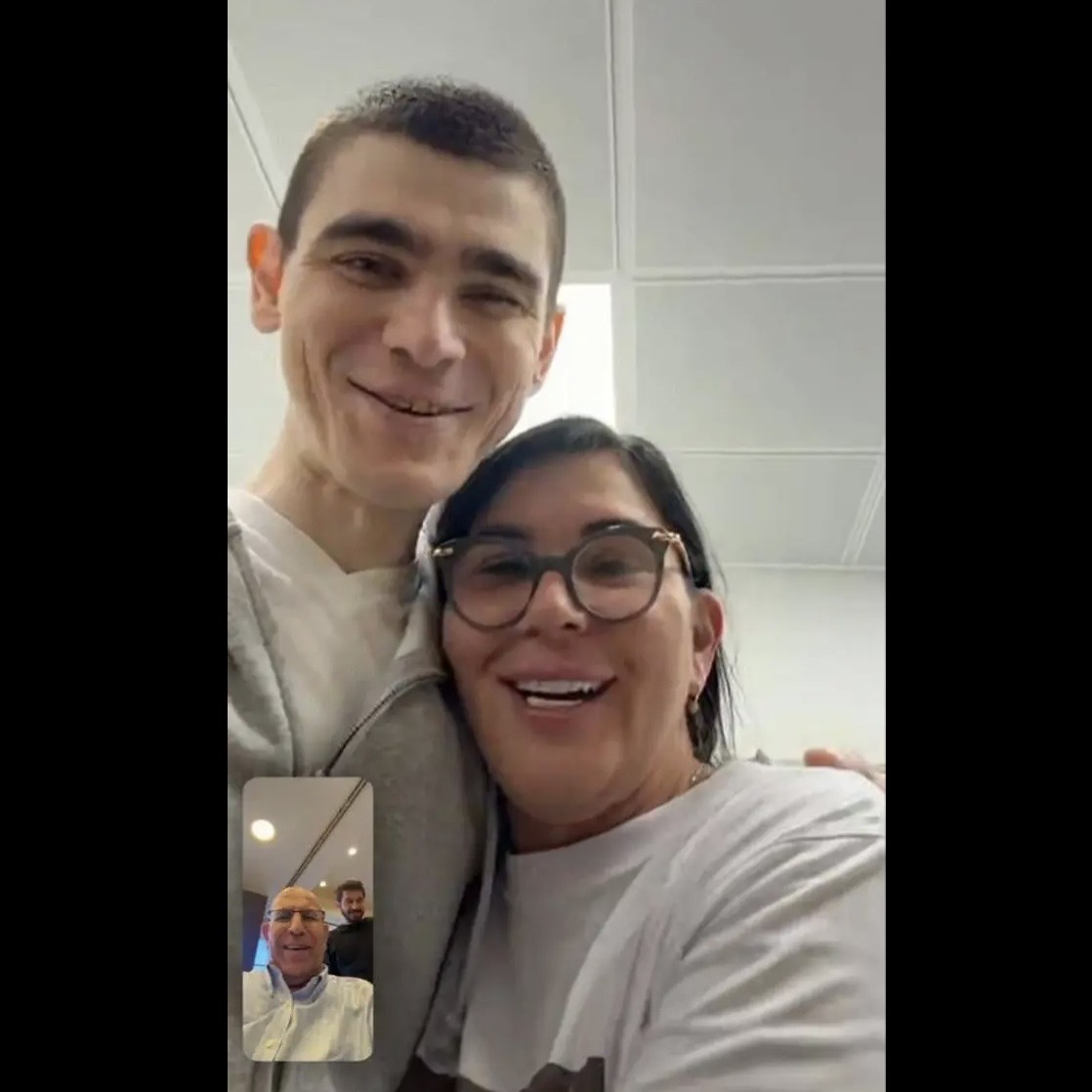 TammiMinoski's tweet photo. After being kidnapped on October 7, 2023, and surviving more than 2 years in Hamas captivity in Gaza, Maxim Herkin is finally reunited with his mother in Israel. #HostageReturn 🎗️#HostagesHome ❤️ https://t.co/GV6AXKr4p4