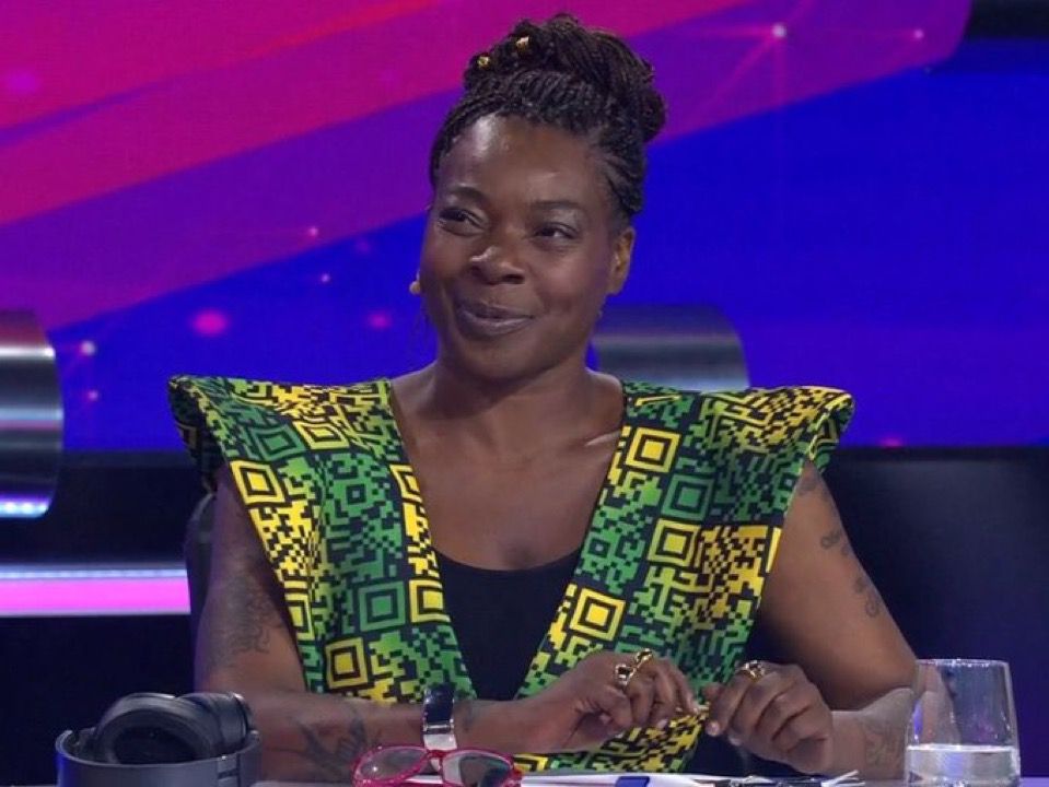 He escaneado el QR de la ropa de Buika y me sale la carta del menú de McDonald's de Angola #OTGala4