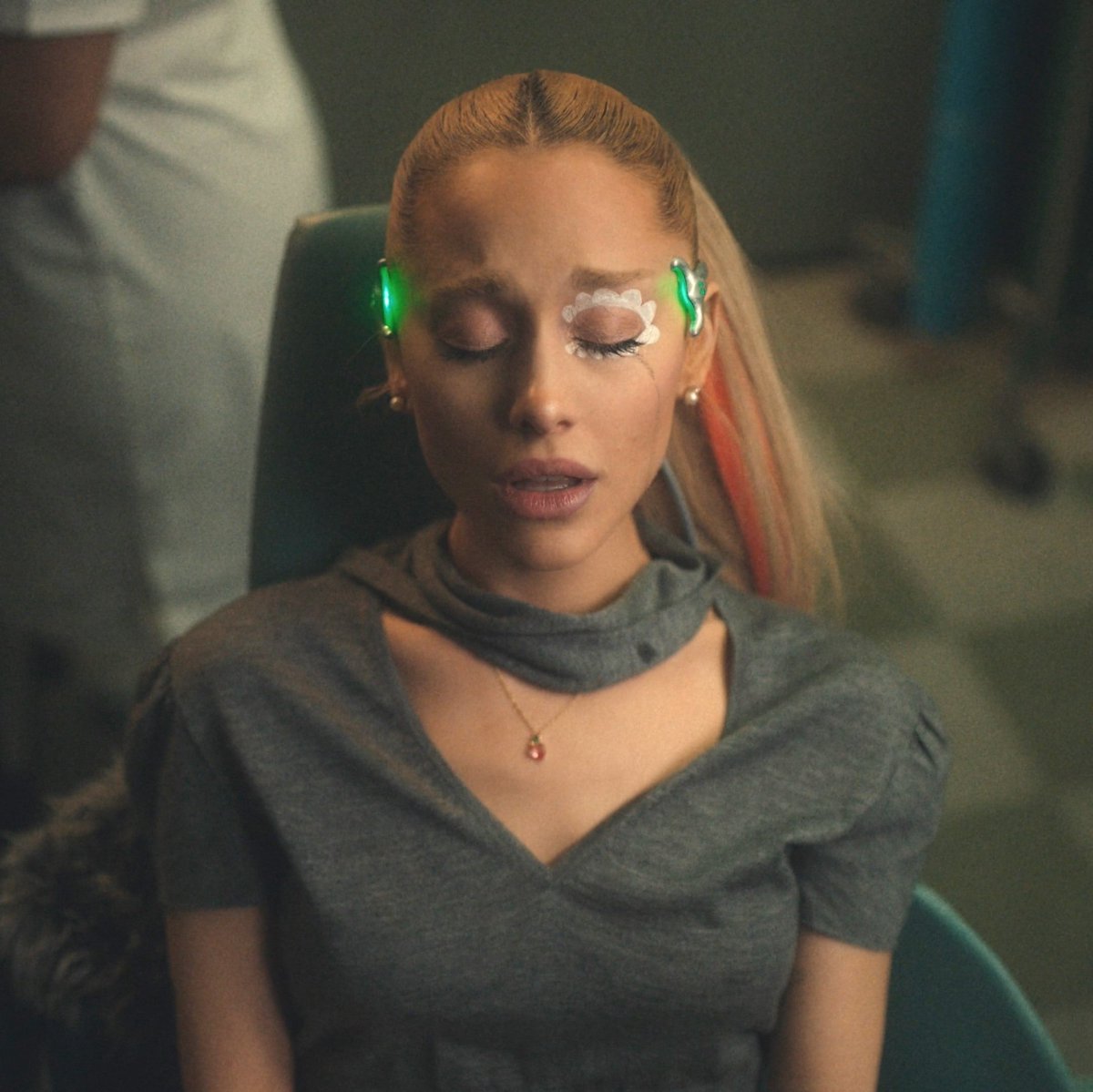 Ariana Grande Chart Data tweet media