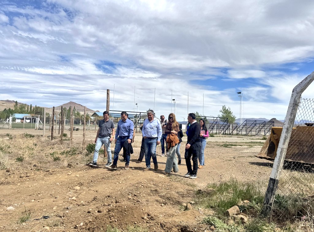 HUINGANCO SUMA OBRAS Y NUEVOS ATRACTIVOS PARA LOS TURISTAS

Junto al intendente Luis Sepúlveda, visitamos la plantación de tulipanes, que ya se ha convertido en una nueva atracción para la localidad.

Además, recorrimos el lugar donde ya iniciamos la construcción de un nuevo SUM,