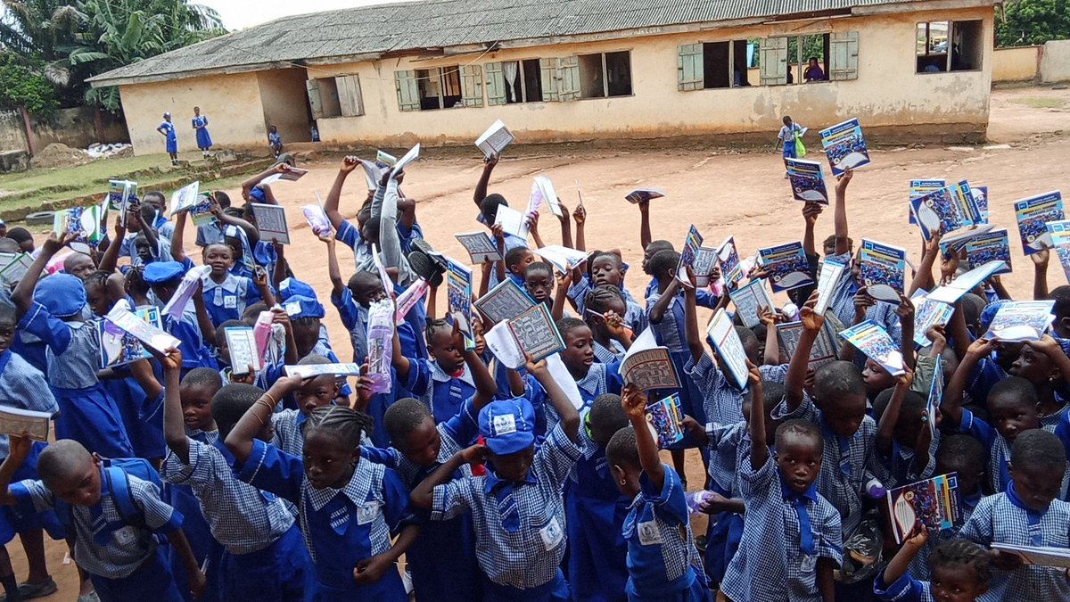 DevtGlowing's tweet photo. We conducted the 2nd phase of our Back to School Project today at Baruwa Community Pry Sch, Baruwa, Ipaja. School materials were given to over 100 pupils of the School. 

To support us, kindly send us a dm or your donations to:-

Glowing Splints Dev Initiative
0417570182
Gtb https://t.co/ObAxdMAsGo