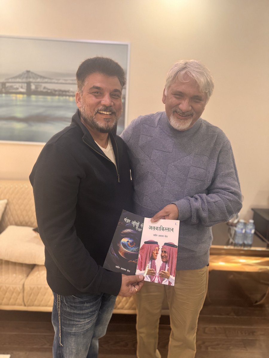 ravitaurus's tweet photo. Great meeting @TahirGora , author &amp; CEO of @TAGTVCANADA. Enjoyed our insightful chat on his ideologies, Canadian politics, and global issues. Grateful to receive two of his books—looking forward to reading them! 

#TahirGora #TagTV #Politics #Books #Dialogue https://t.co/MNCHswZov7