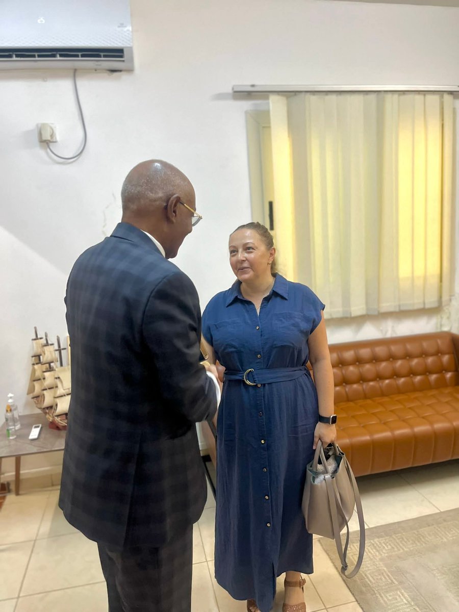 momed222's tweet photo. 👥 le Ministre #MDCD SEM kassim Haroun reçoit la nouvelle représentante du @PNUDDjibouti Cette rencontre s’inscrit dans le cadre de la tournée de prise de contact de la nouvelle représentante du PNUD accrédité à #Djibouti 🇩🇯 https://t.co/nuSiMEOds6